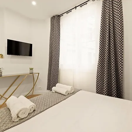 Apartment Spacieux A Paris- 10 Voyageurs Paris